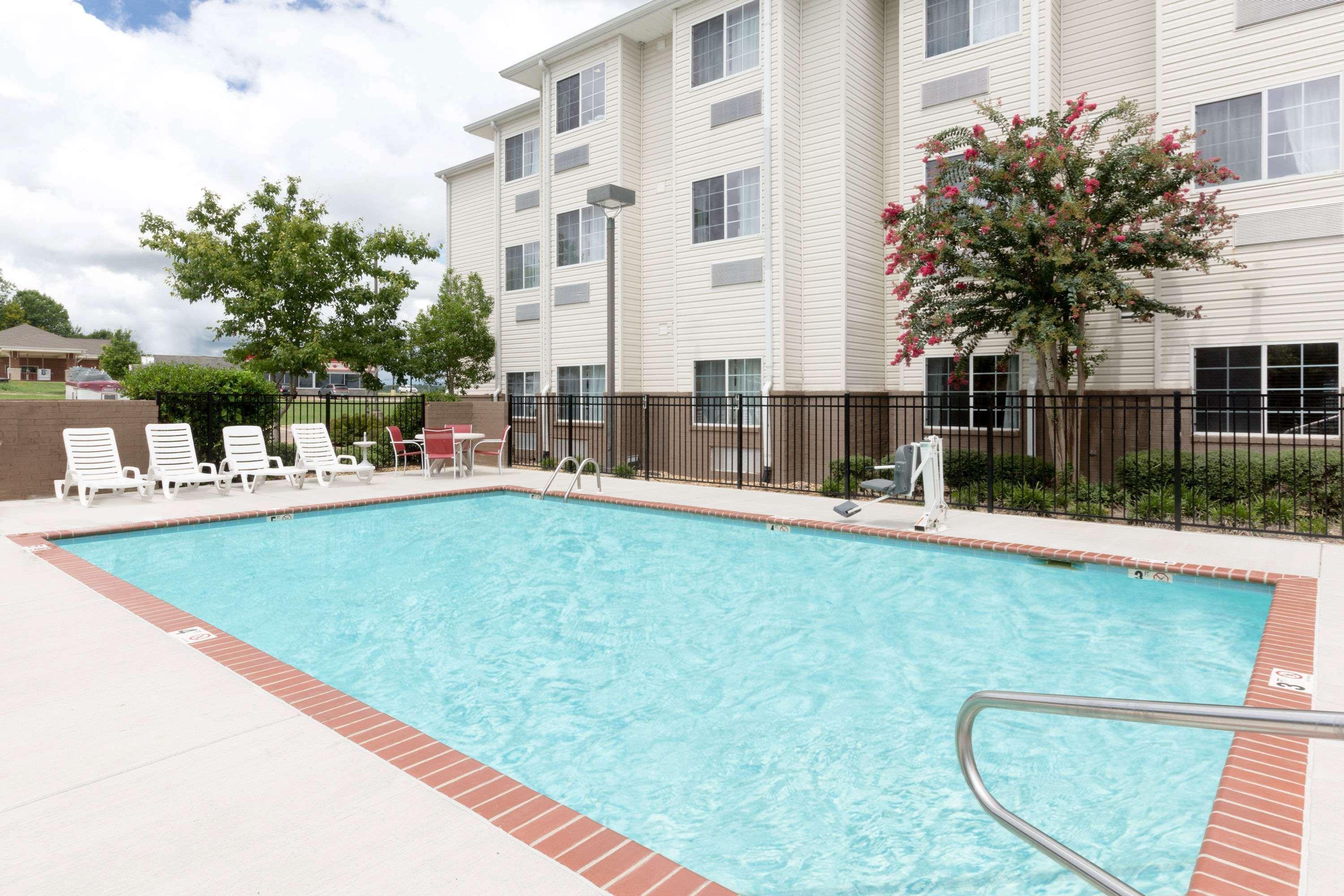 Microtel Inn & Suites By Wyndham Starkville Exterior foto