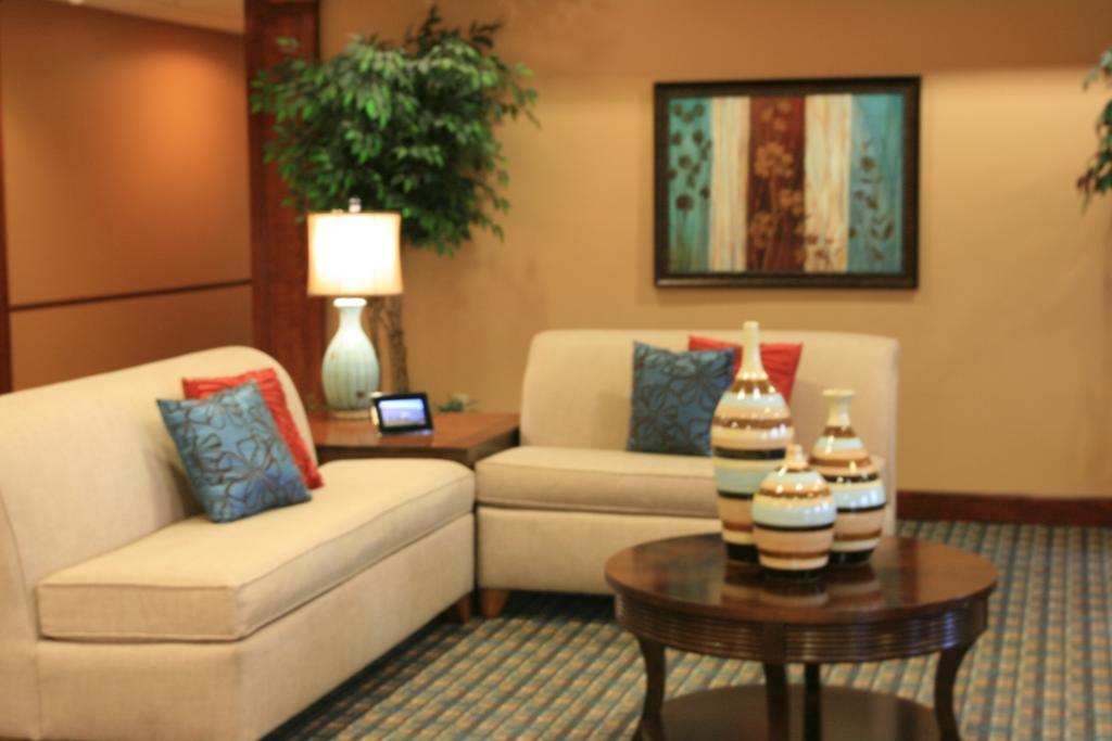 Microtel Inn & Suites By Wyndham Starkville Exterior foto
