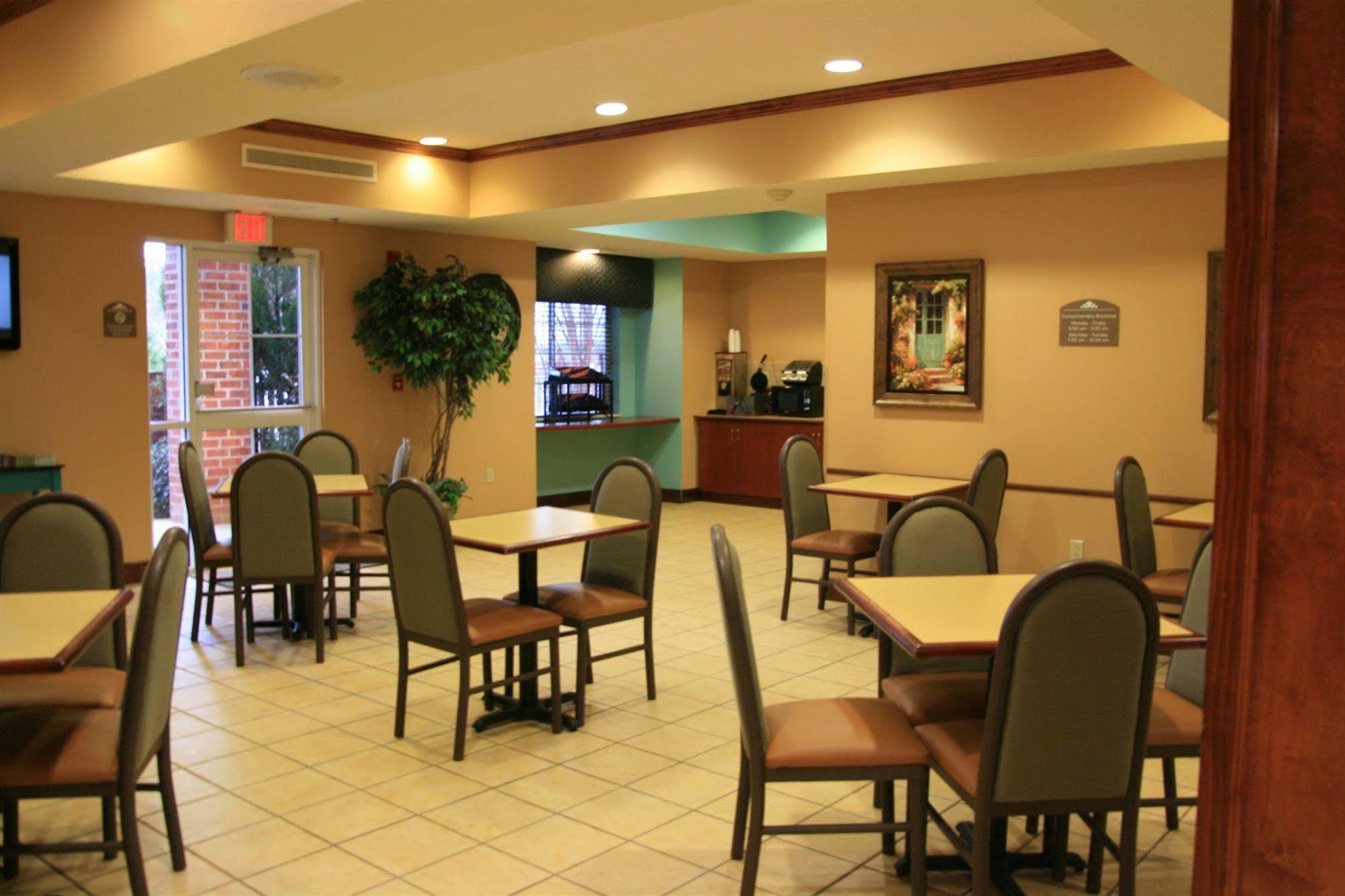 Microtel Inn & Suites By Wyndham Starkville Exterior foto