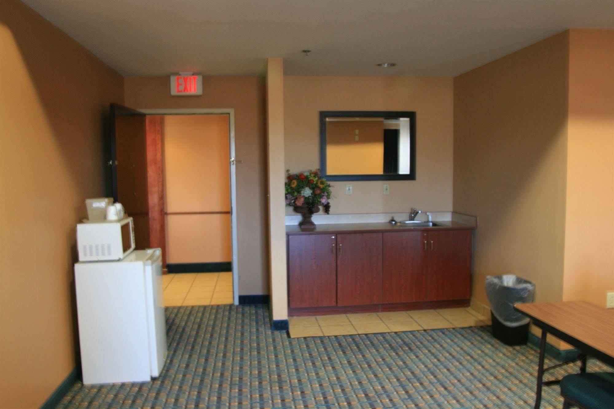 Microtel Inn & Suites By Wyndham Starkville Exterior foto